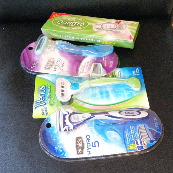 NWT Lot Of 4 Gillette Venus & Schick Hydro Razors for Women - Picture 2 of 10
